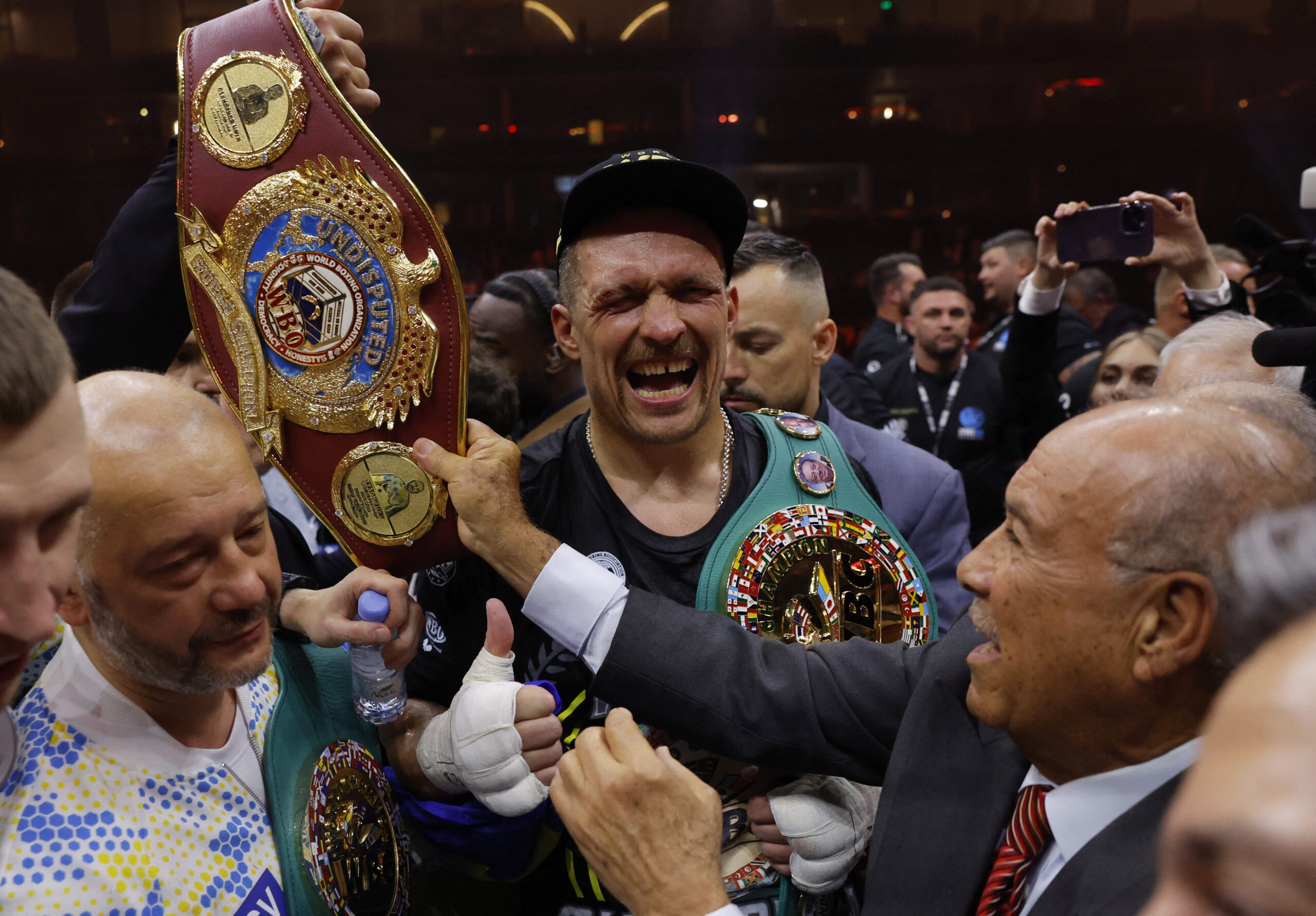 Video | How Oleksandr Usyk Defeated Tyson Fury To Emerge Undisputed Heavyweight Champions Ukrainian heavyweight boxer, Oleksandr Usyk